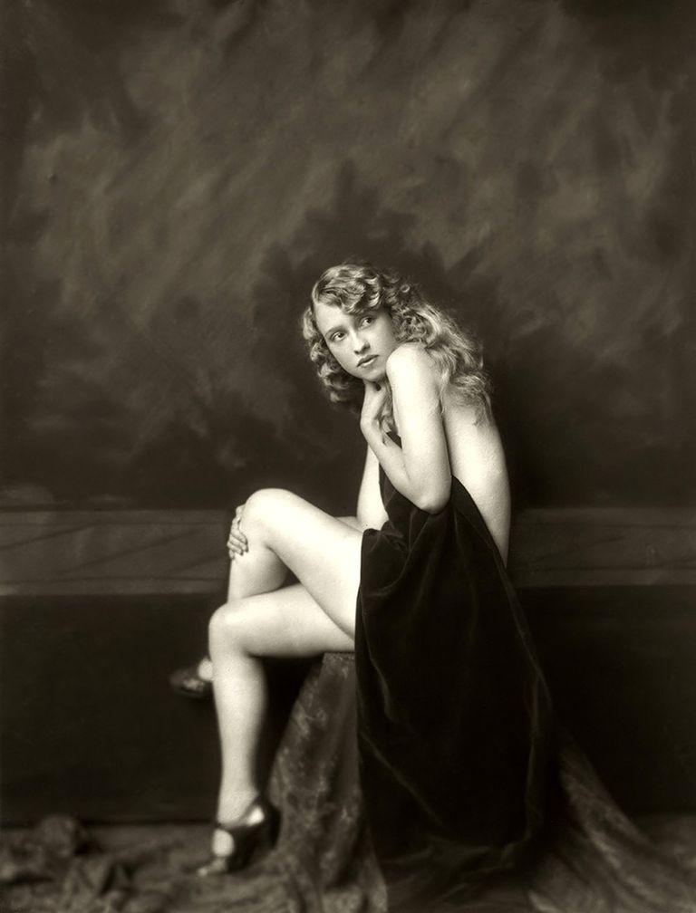 Alfred Cheney Johnston_1920_Ziegfeld Follies Girls_Dorothy Mackaill.jpg
